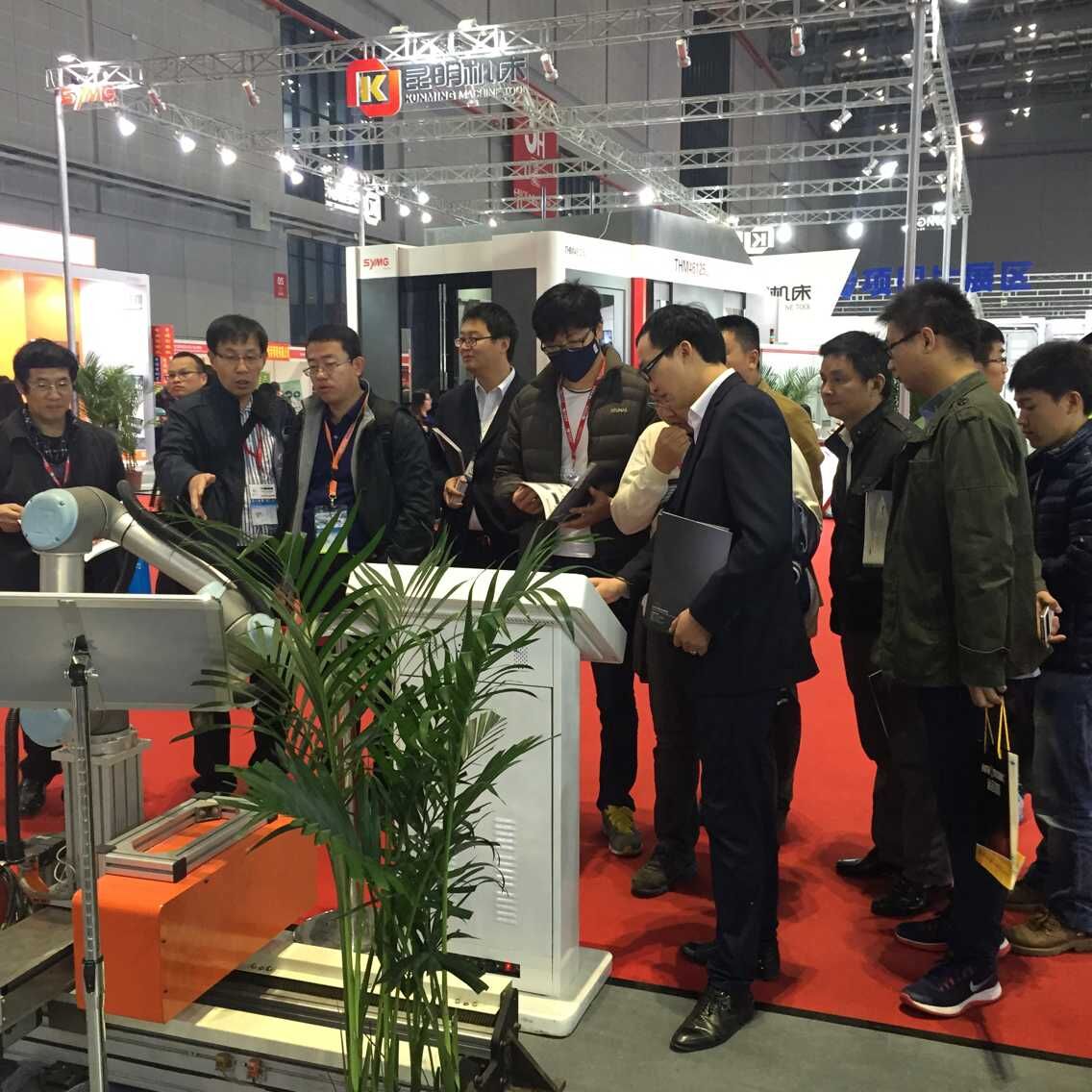 IM电竞工业机器人上海工博展圆满成功