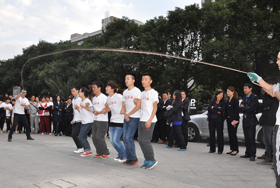 IM电竞企业勇夺长江国际-和盛杯-跳长绳比赛冠军